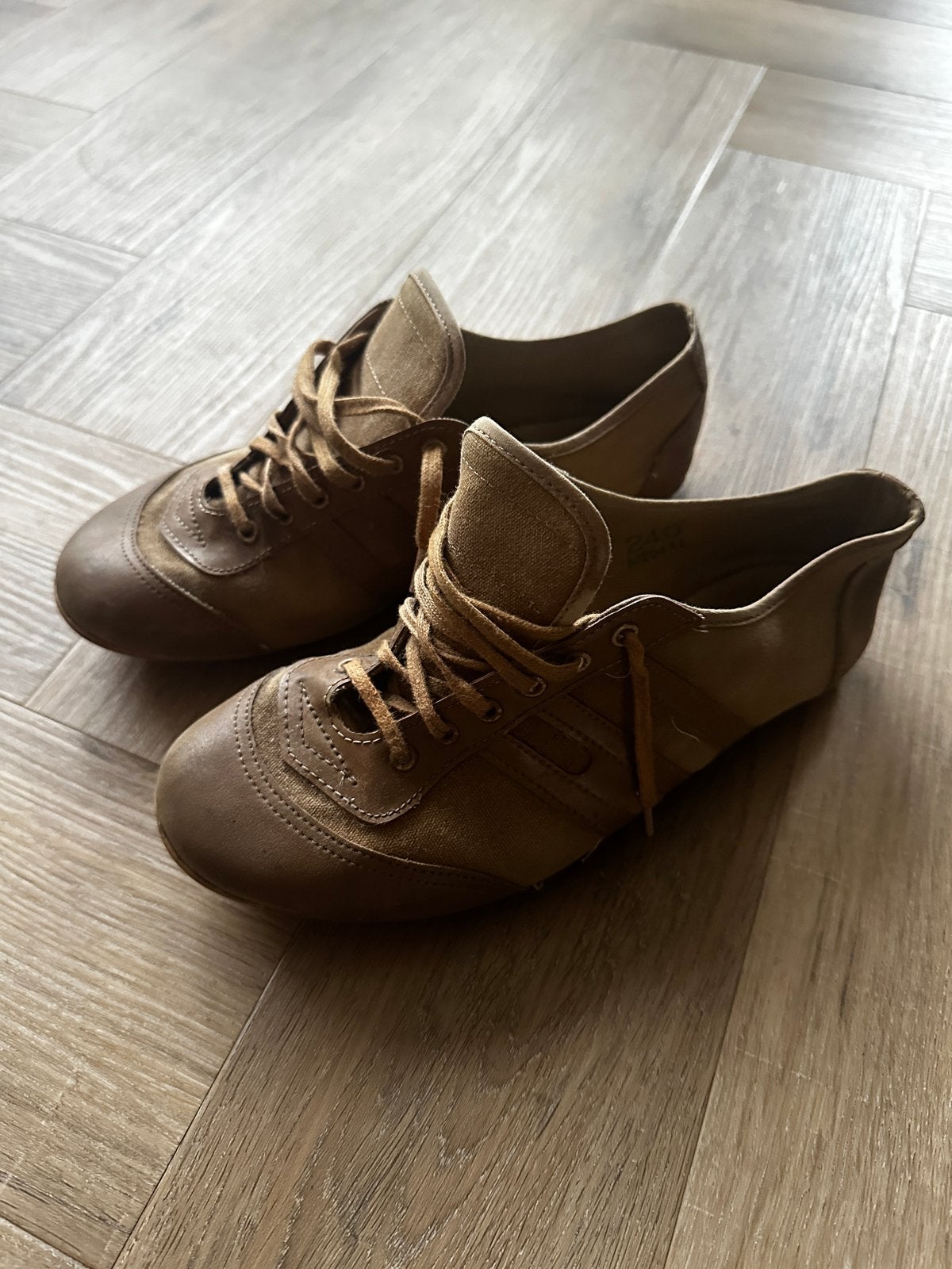 Instep twirlschoen beige maat 24, Kleding | Dames, Ophalen, Gedragen, Bruin, Dansschoenen
