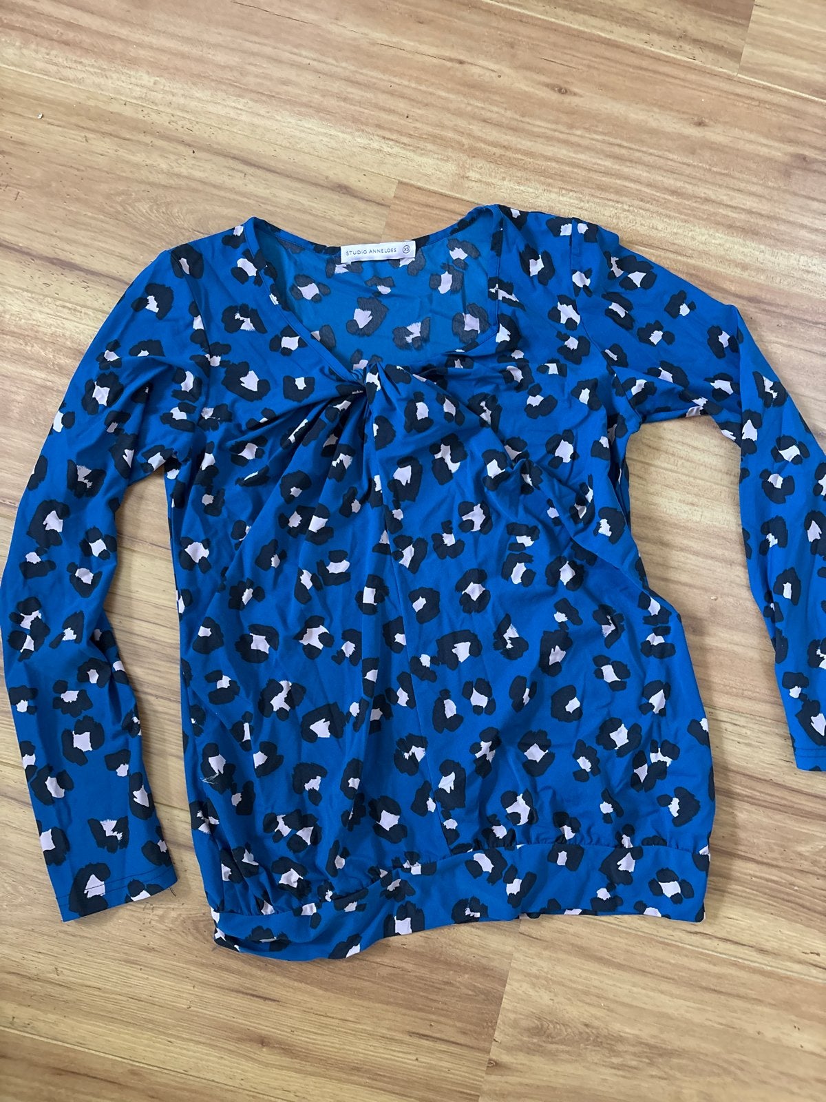 Studio Anneloes travelstof blouse met panterprint - Maat XS, Blauw, Ophalen of Verzenden, Zo goed als nieuw, Lange mouw