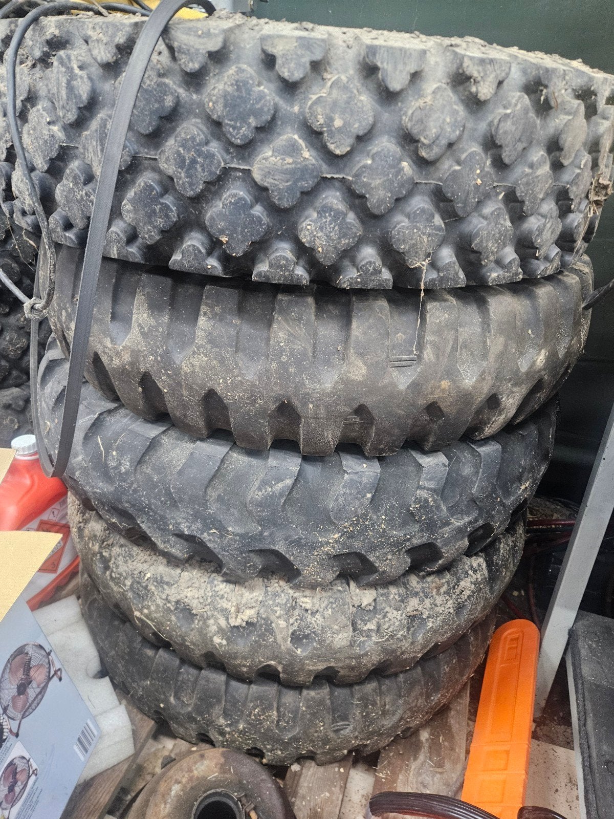 banden dodge 9.00x16, Verzamelen, Militaria | Tweede Wereldoorlog, Ophalen