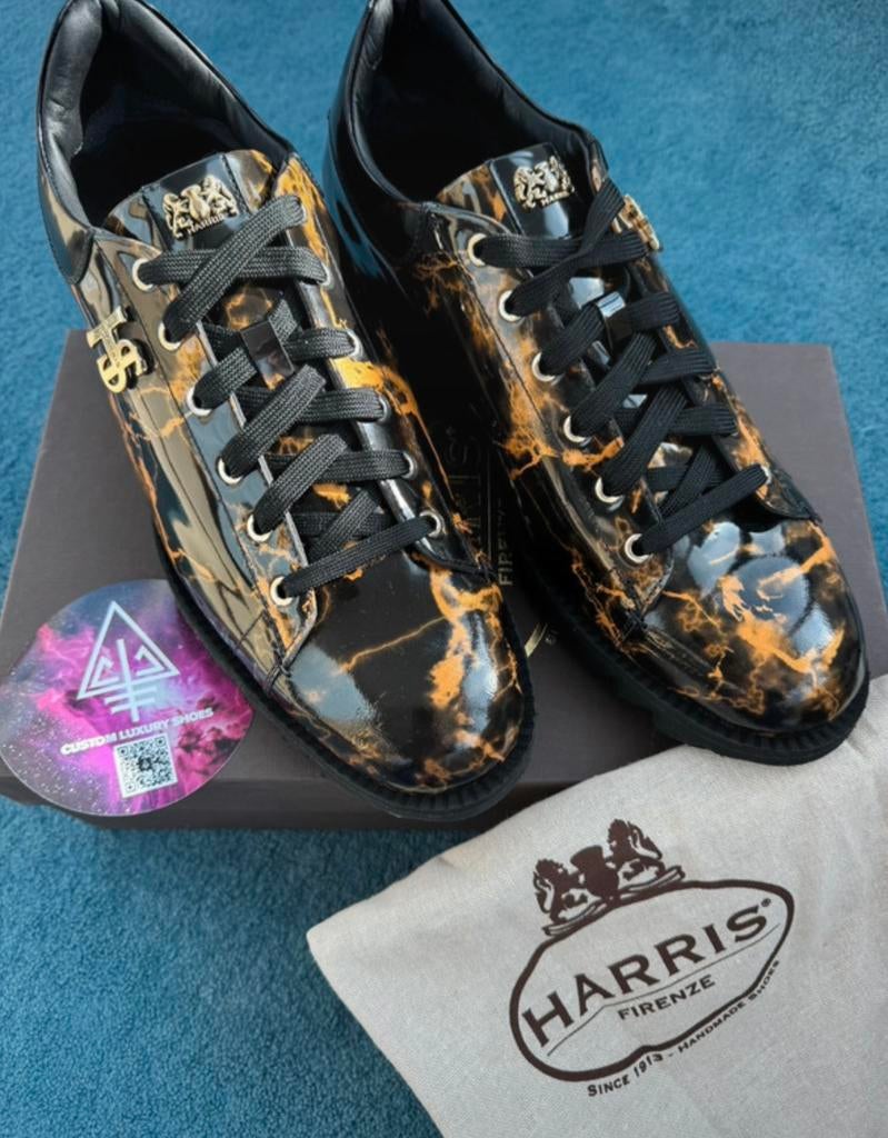 NIEUW Harris Sneaker UK10 On-Fire Zwart Goud/Geel/Oranje, Overige kleuren, Verzenden, Nieuw, Sneakers of Gympen