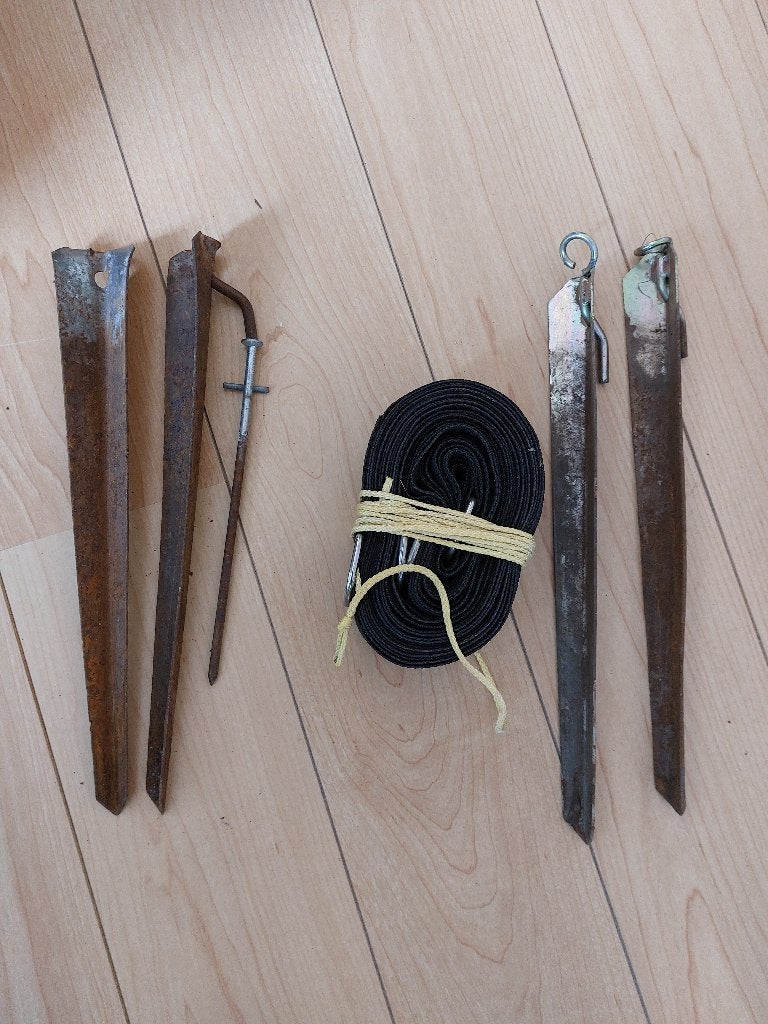 Stormband voor luifel of voortent .   4 grondharingen, Ophalen of Verzenden, Gebruikt
