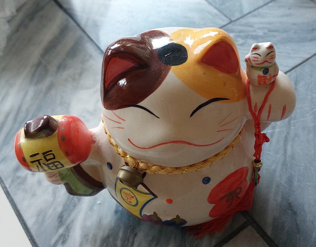 Maneki Neko spaarpot - Gelukskat - Keramiek, Verzamelen, Ophalen of Verzenden, Gebruikt, Steen, Aardewerk of Keramiek, Dier