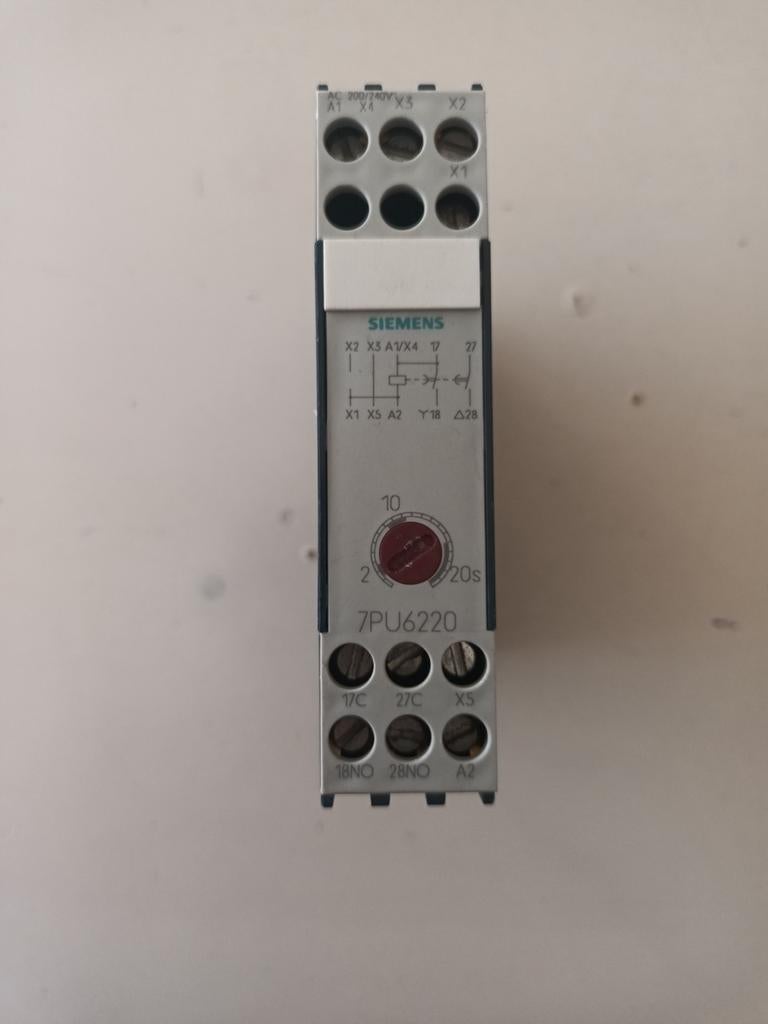 Siemens sterdriehoek ster driehoek timer 7PU6220-7NN20 240V, Ophalen of Verzenden, Zo goed als nieuw