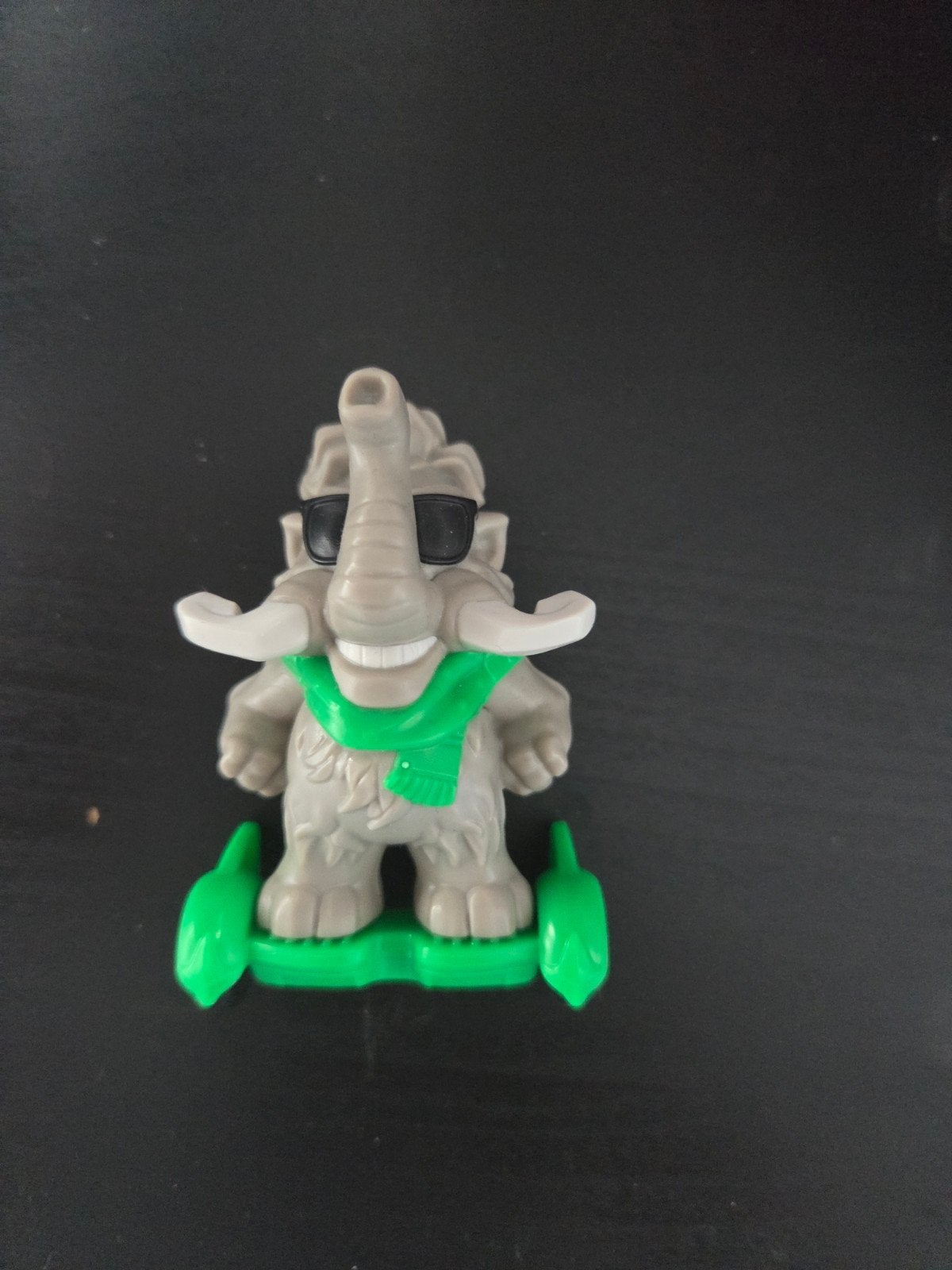 Coole mammoet op skateboard - Kinder Surprise figuur, Ophalen of Verzenden, Zo goed als nieuw, Jongen of Meisje
