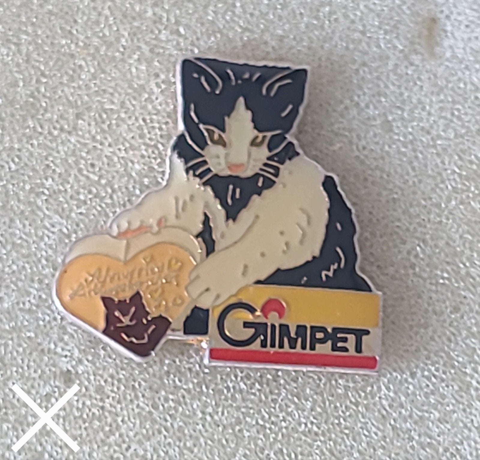 Vintage Gimpet kattenpin - Zwart-witte kat met hartje, Verzamelen, Verzenden