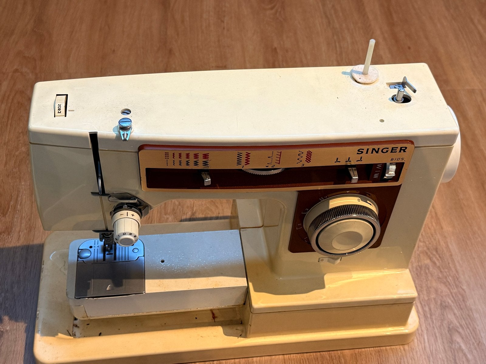 Vintage Singer 6105 Naaimachine (zonder voeding/pedaal), Antiek en Kunst, Antiek | Naaimachines, Ophalen