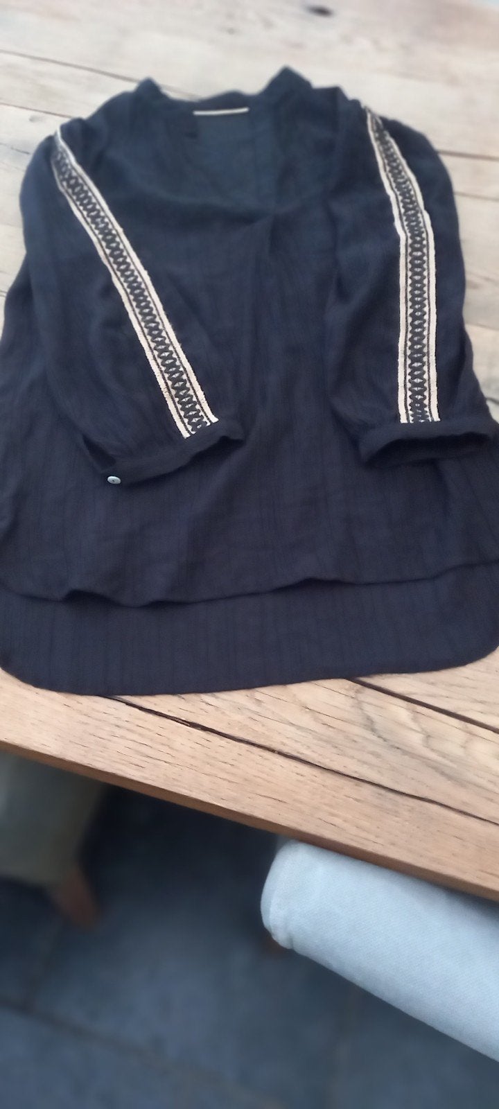 Nukus zwarte damesblouse maat M, Maat 38/40 (M), Zwart, Ophalen of Verzenden, Zo goed als nieuw