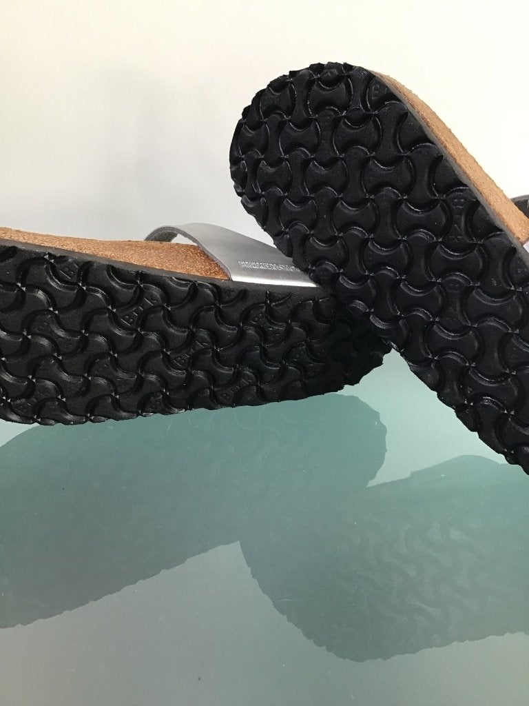 Birkenstock Gizeh 39 | zilveren slippers | Gratis verzenden, Kleding | Dames, Schoenen, Slippers, Overige kleuren, Verzenden, Zo goed als nieuw