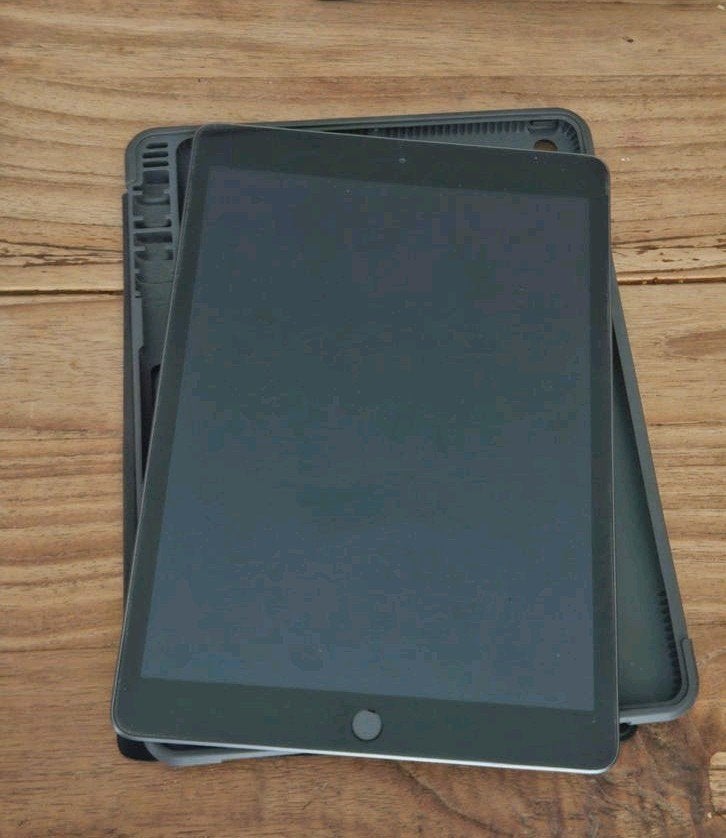 iPad 8e generatie 10.2 32GB nieuwstaat €125, Computers en Software, 32 GB, Apple iPad, Zwart, Zo goed als nieuw