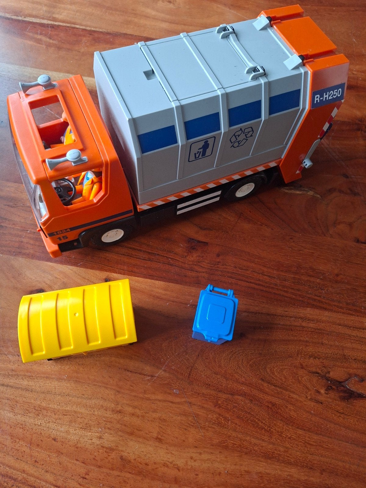 Playmobil Vuilniswagen met poppetjes en afvalbakken, Ophalen, Zo goed als nieuw