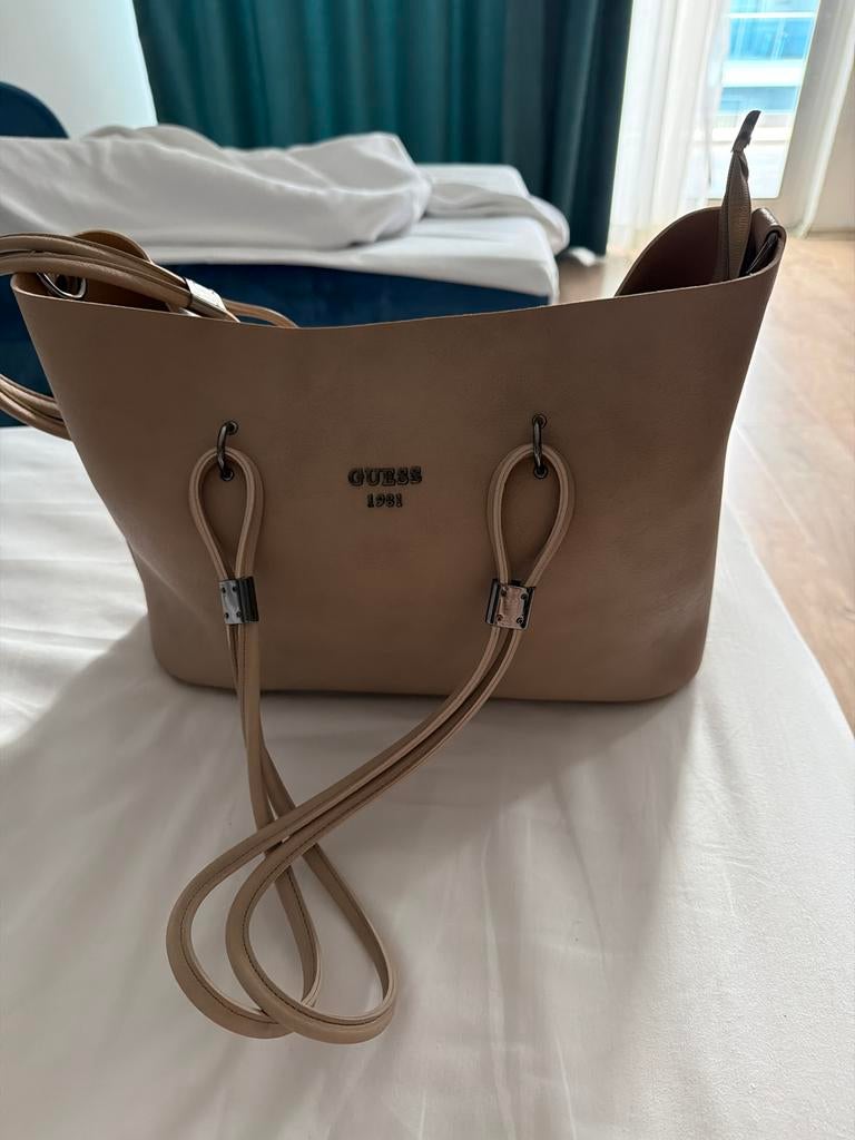 Stijlvolle Guess Shopper - Beige, Sieraden, Tassen en Uiterlijk, Tassen | Damestassen, Ophalen of Verzenden, Nieuw, Beige, Shopper