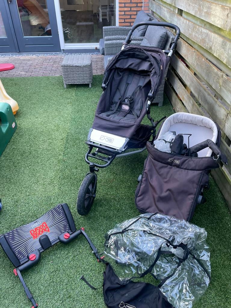 Mountain Buggy Urban Jungle  | complete buggy met reiswieg, Kinderen en Baby's, Buggy's, Ophalen, Gebruikt, Overige merken, Regenhoes