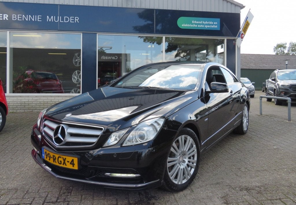 Mercedes-Benz E-Klasse Coupé 200 CGI Avantgarde AUT / NAVI, Auto's, Euro 5, Achterwielaandrijving, Zwart, 4 cilinders