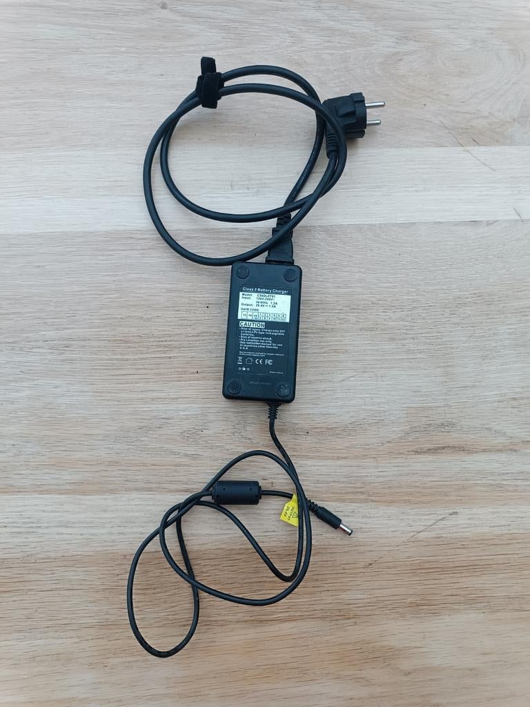 Oplader voor elektrische fiets (29.4V 1.5A), Ophalen of Verzenden, Gebruikt