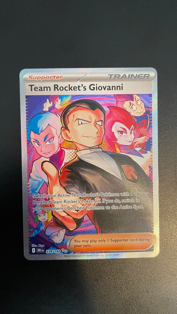 Team Rocket's Giovanni Supporter Trainer Kaart Pokémon, Ophalen of Verzenden, Zo goed als nieuw, Losse kaart, Foil