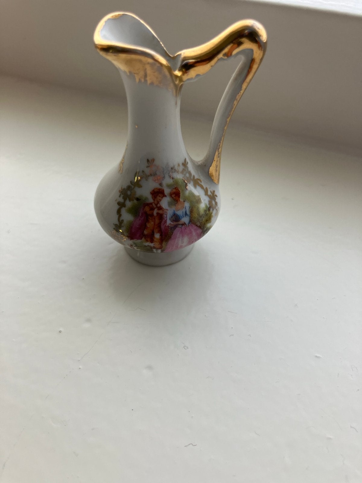 Limoges Frankrijk Miniatuur Vaasje met Gouden Rand, Ophalen of Verzenden