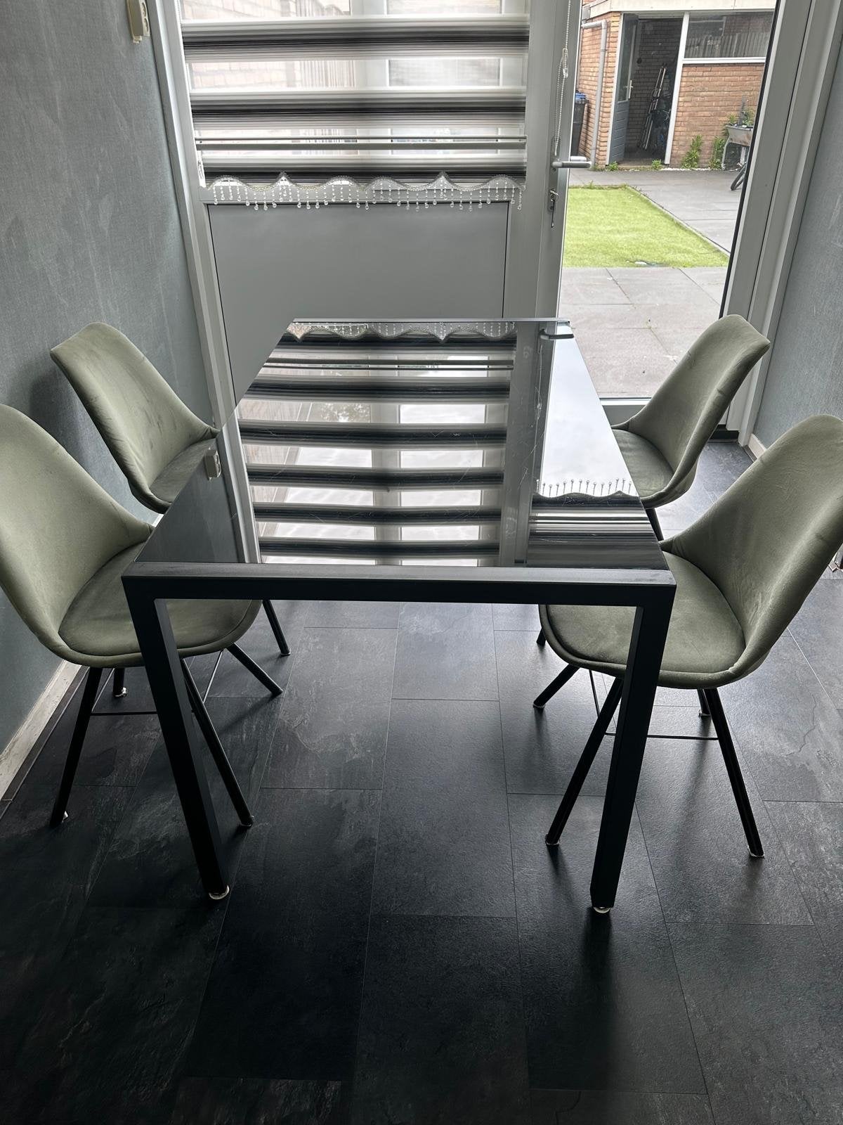 Eettafel met 4 stoelen - Zo goed als nieuw, Ophalen, 100 tot 150 cm, 50 tot 100 cm, Vier personen