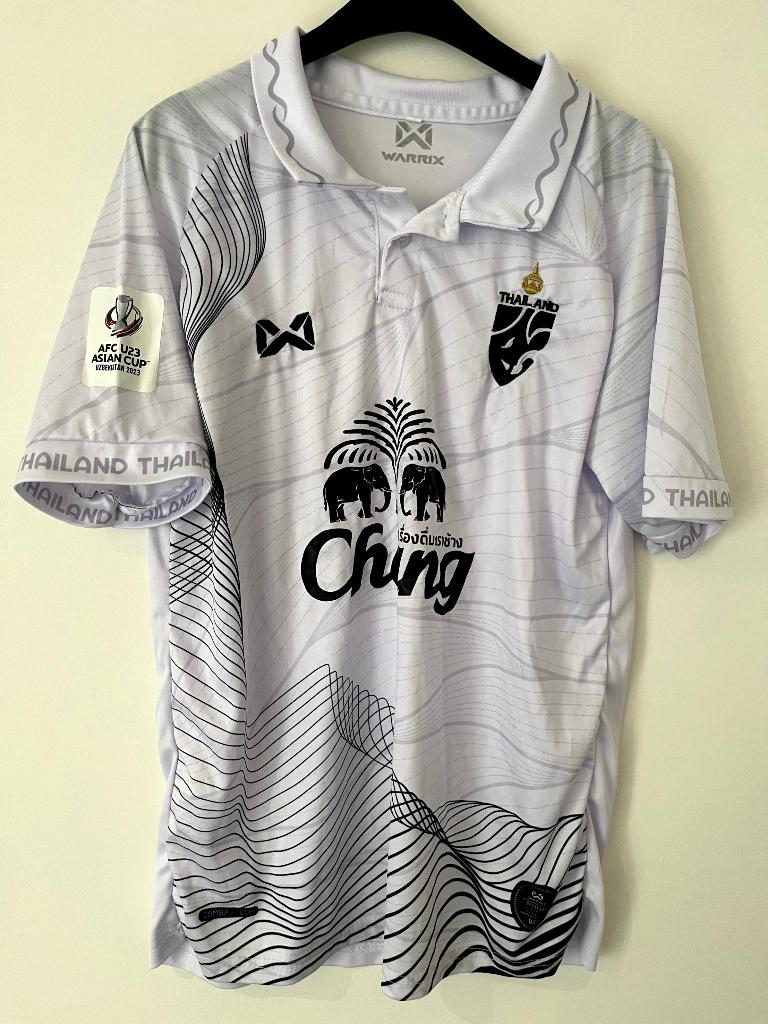 THAILAND AWAY SHIRT 2022 2023 MAAT M NIEUWSTAAT, Verzamelen, Sportartikelen en Voetbal, Verzenden, Zo goed als nieuw, Buitenlandse clubs