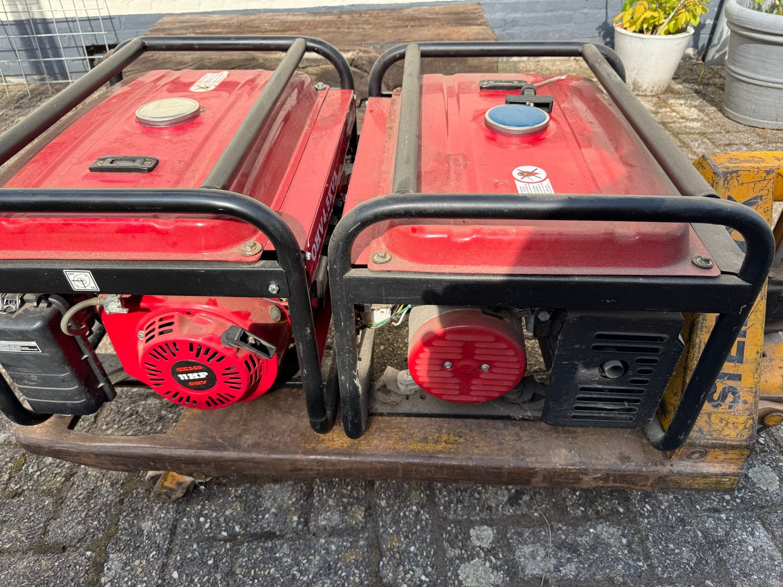Aggregaten - 2 stuks, 11Hp schuuropruiming., Doe-het-zelf en Verbouw, Aggregaten, Ophalen, Gebruikt, 5 tot 10 kVA, Benzine