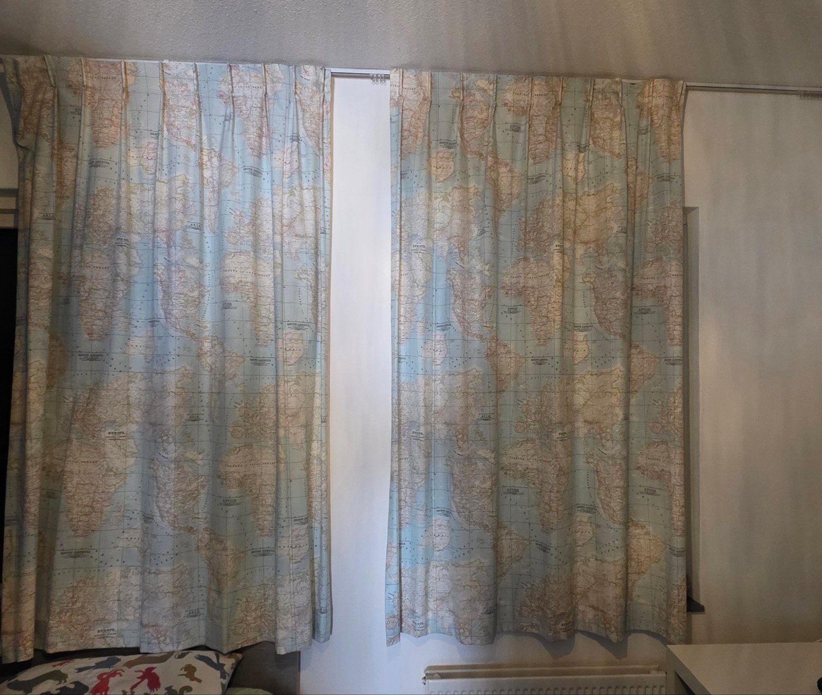 Dubbel gordijn, 185 cm hoog, voor 2 ramen van 110cm breed, Met haken, Blauw, Ophalen of Verzenden, Zo goed als nieuw