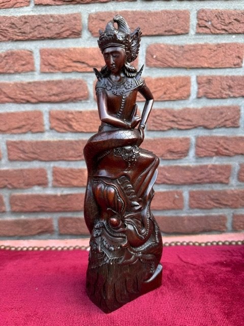 fraai hardhouten beeld van Dewi Sri, Bali, Antiek en Kunst, Houtsnijwerk, Art deco, Ophalen of Verzenden, Handgemaakt