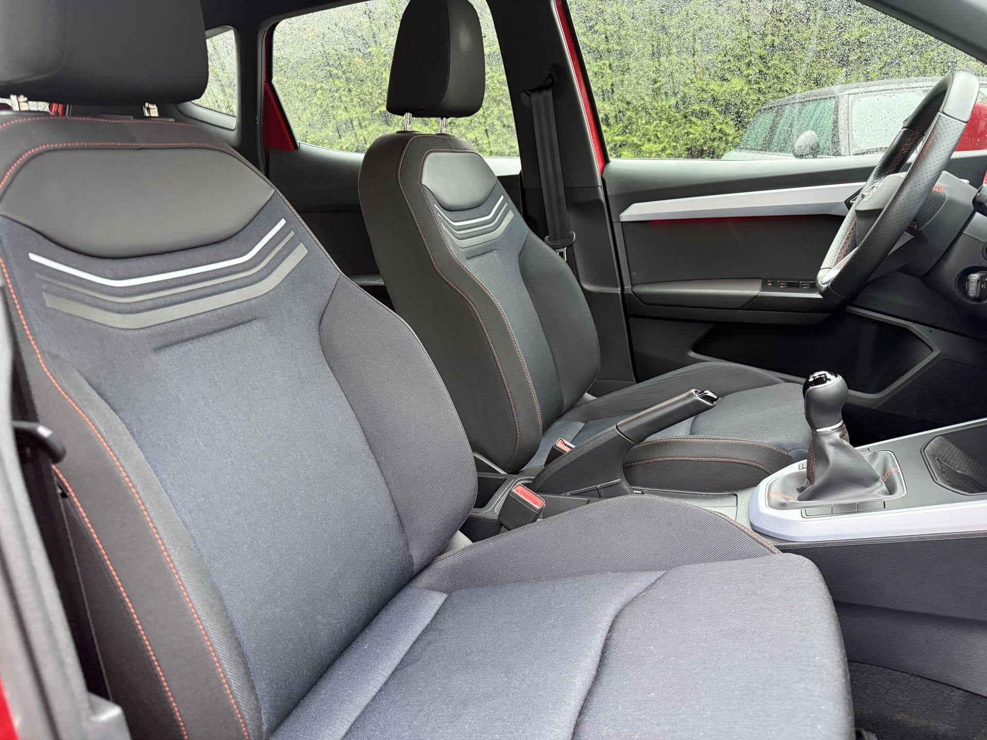 SEAT Arona 1.0 TSi 110pk FR Business Connect, Clima | Winter, Auto's, Voorwielaandrijving, Stof, Gebruikt, Handgeschakeld
