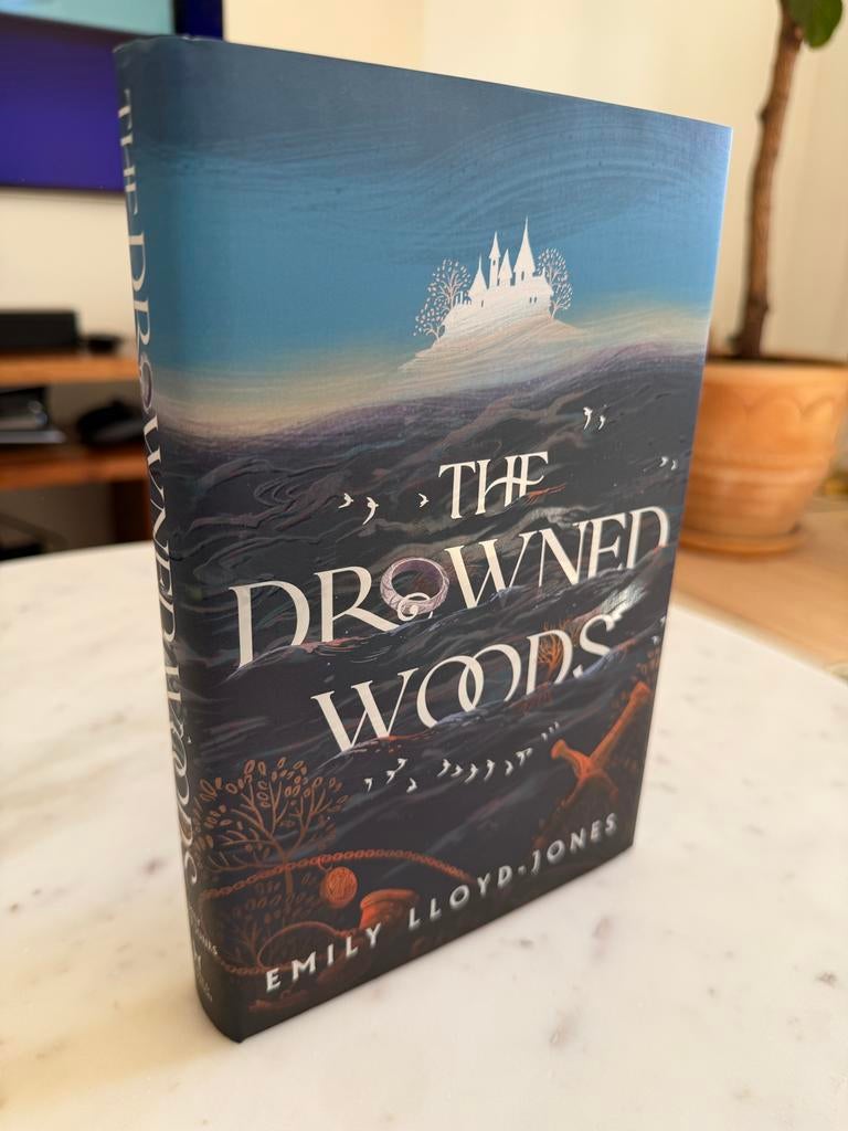 The Drowned Woods - Emily Lloyd-Jones (Gesigneerd), Ophalen of Verzenden, Nieuw