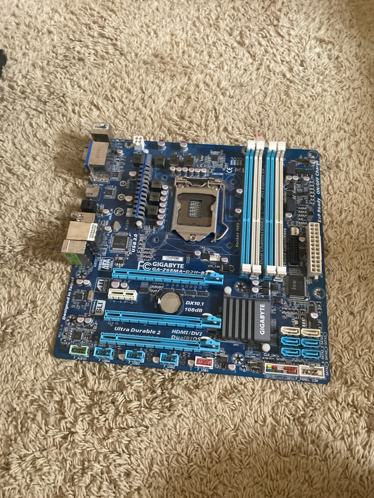 Gigabyte GA-Z68MA-D2H-B3 Moederbord met IO Shield, Computers en Software, Moederborden, Ophalen of Verzenden, Gebruikt, Intel