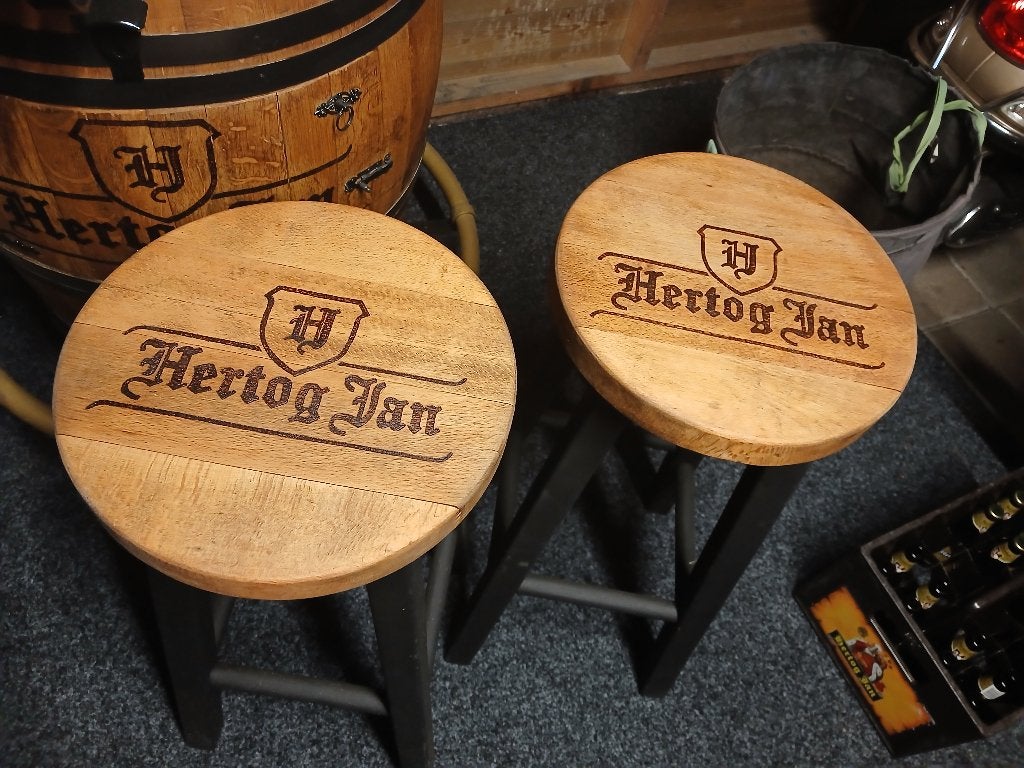 Hertog jan barkrukken, Huis en Inrichting, Barkrukken, 2 krukken, Ophalen, Hout, 60 tot 90 cm