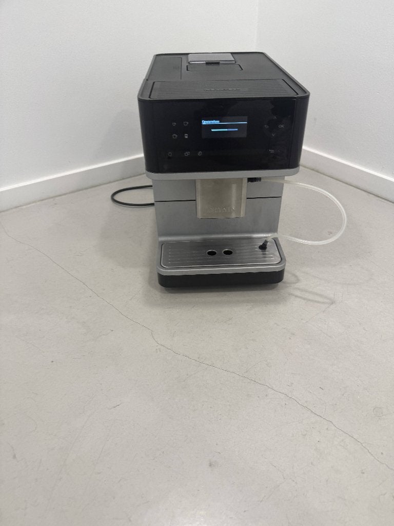 koffieautomaat miele CM6100, Afneembaar waterreservoir, Gebruikt, Koffiemachine, 2 tot 4 kopjes