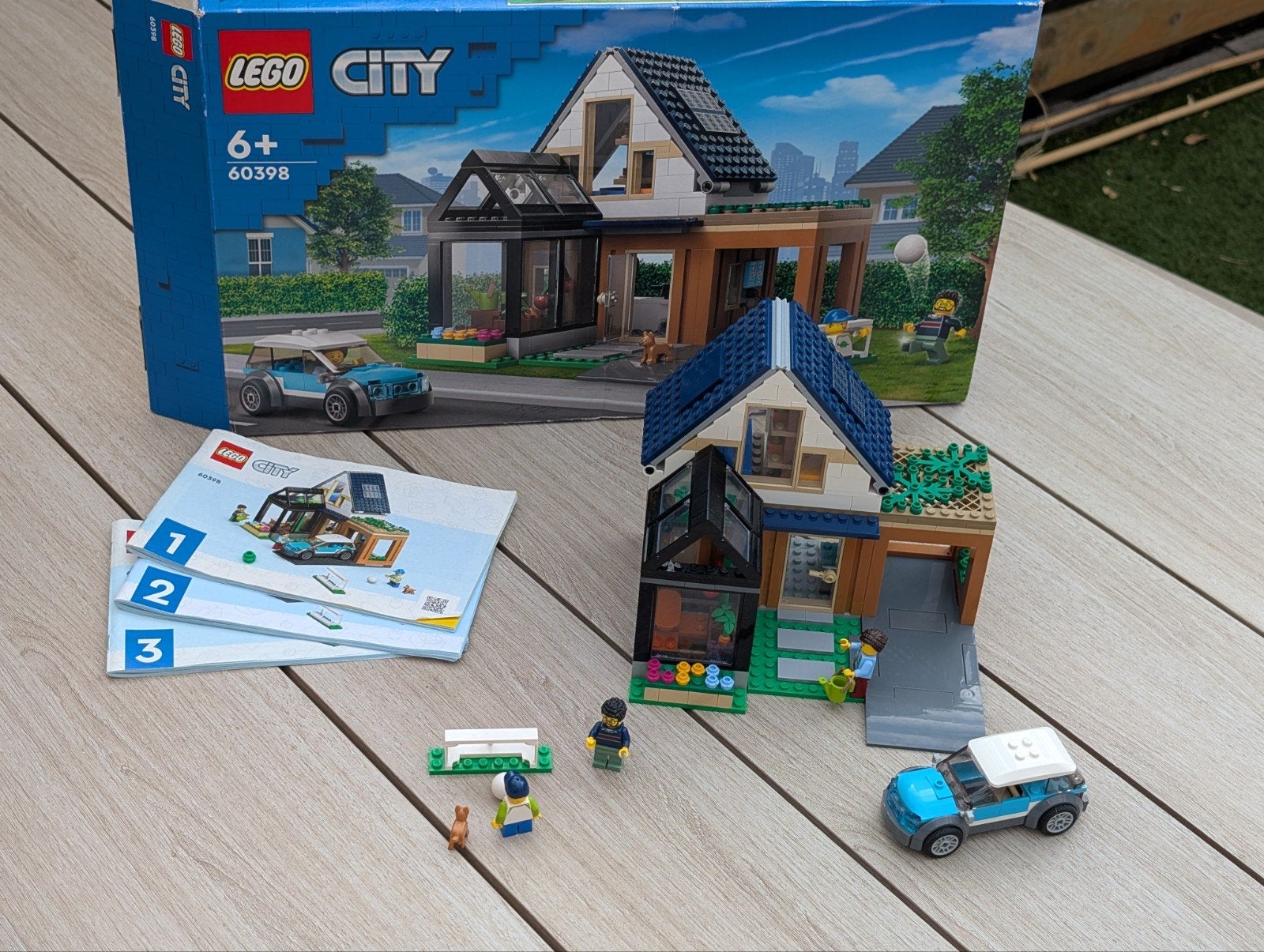 LEGO City Familiehuis en elektrische auto 60398, Ophalen of Verzenden, Zo goed als nieuw