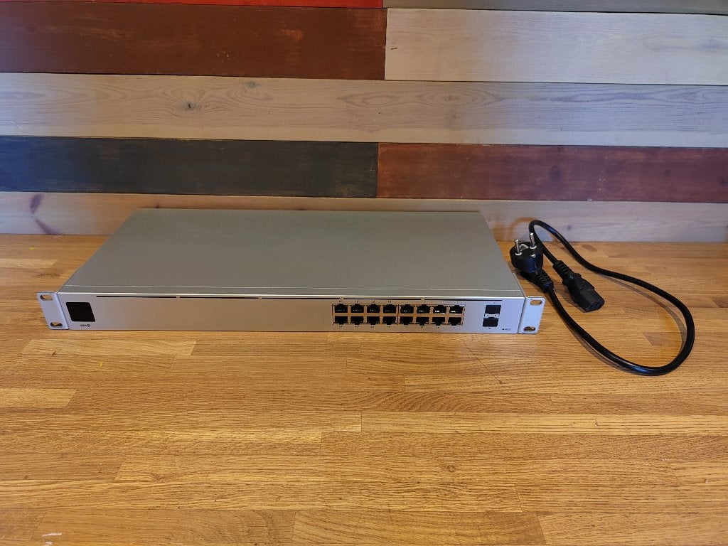 Ubiquiti Unifi USW-16-PoE, Gebruikt, Ekkersrijt 3102, 5692CC Eindhoven, Ubiquiti, Ophalen of Verzenden