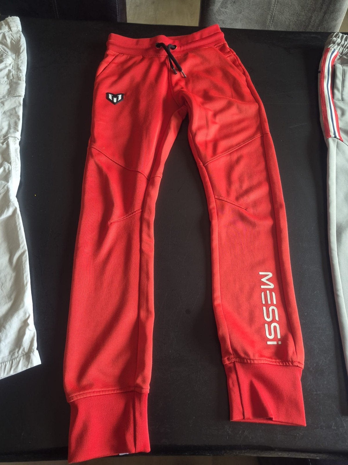 Messi Vingino trainingsbroek rood maat 134/140, Ophalen of Verzenden, Zo goed als nieuw, Messi Vingino, Jongen