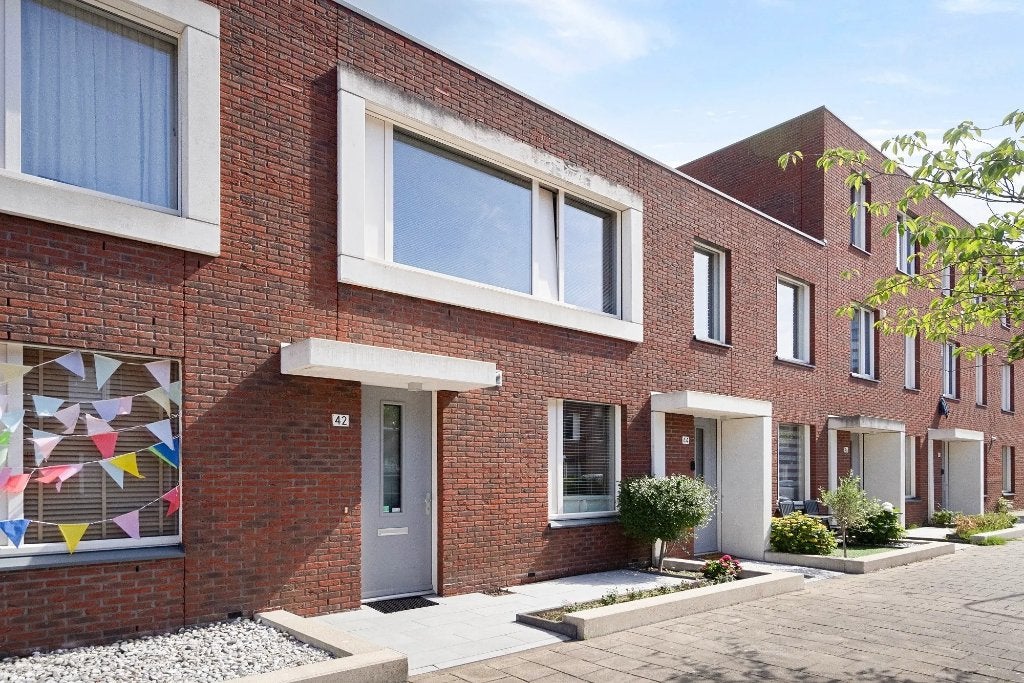 Ruime en verzorgde 4-kamer eengezinswoning in Den Haag, Huizen en Kamers, Huizen te koop, Den Haag, tot 200 m², Tussenwoning, Verkoop zonder makelaar