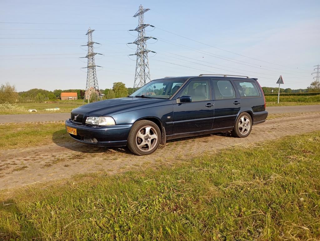 Volvo V70 2.5 AUT 1998 Blauw, Auto's, Volvo, Beige, Blauw, Particulier, 500 kg