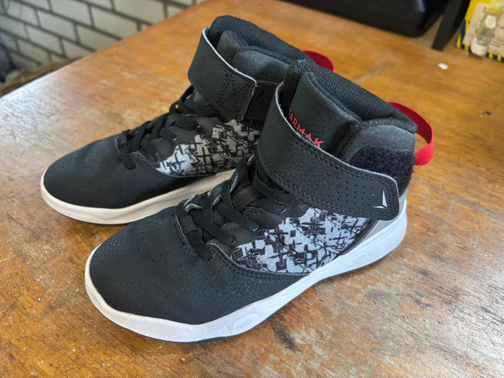 Kinder basketbal schoenen mt 32, Ophalen of Verzenden, Zo goed als nieuw, Schoenen