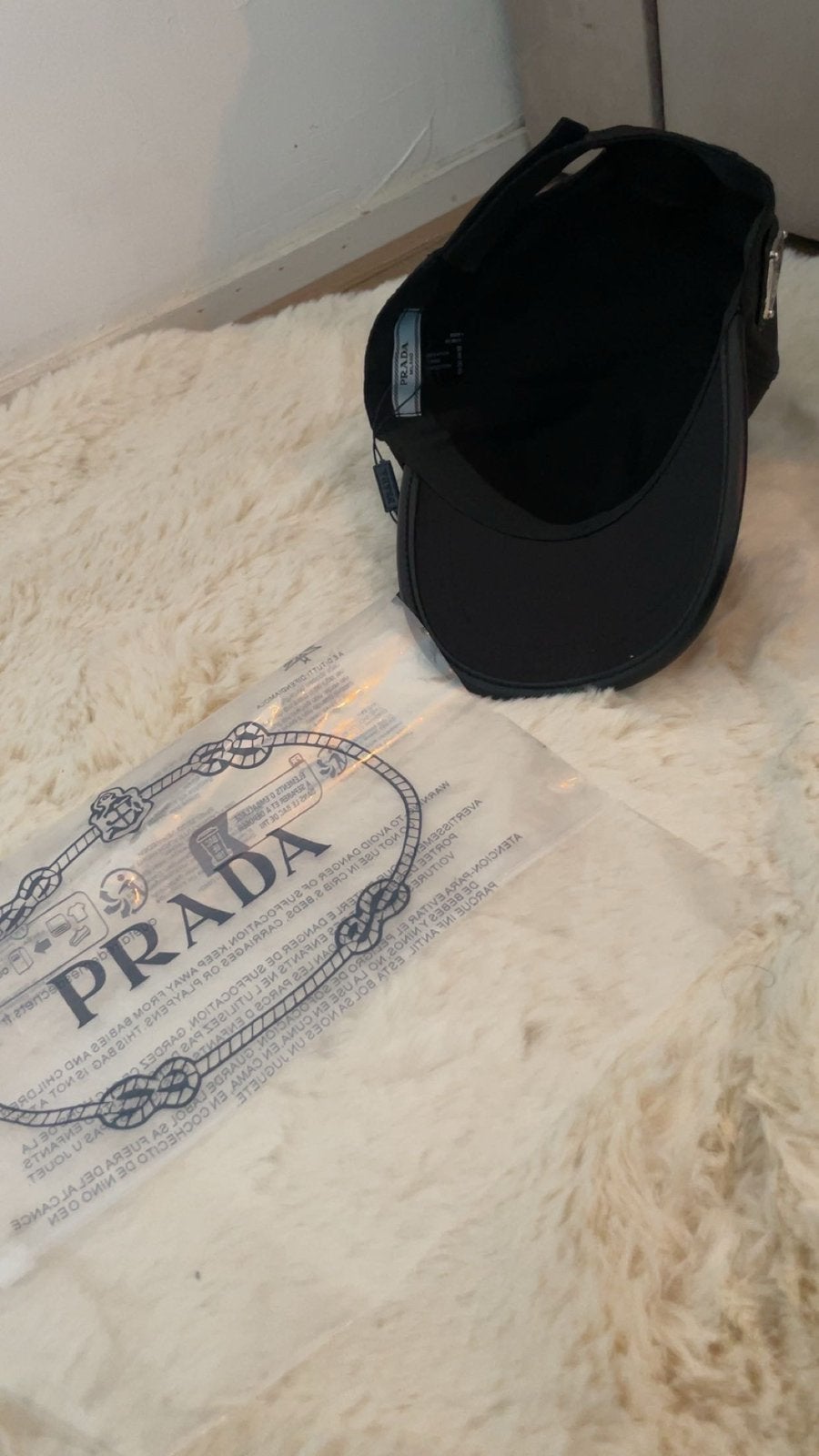 Prada pet, Kleding | Dames, Hoeden en Petten, Ophalen of Verzenden, Zo goed als nieuw, One size fits all