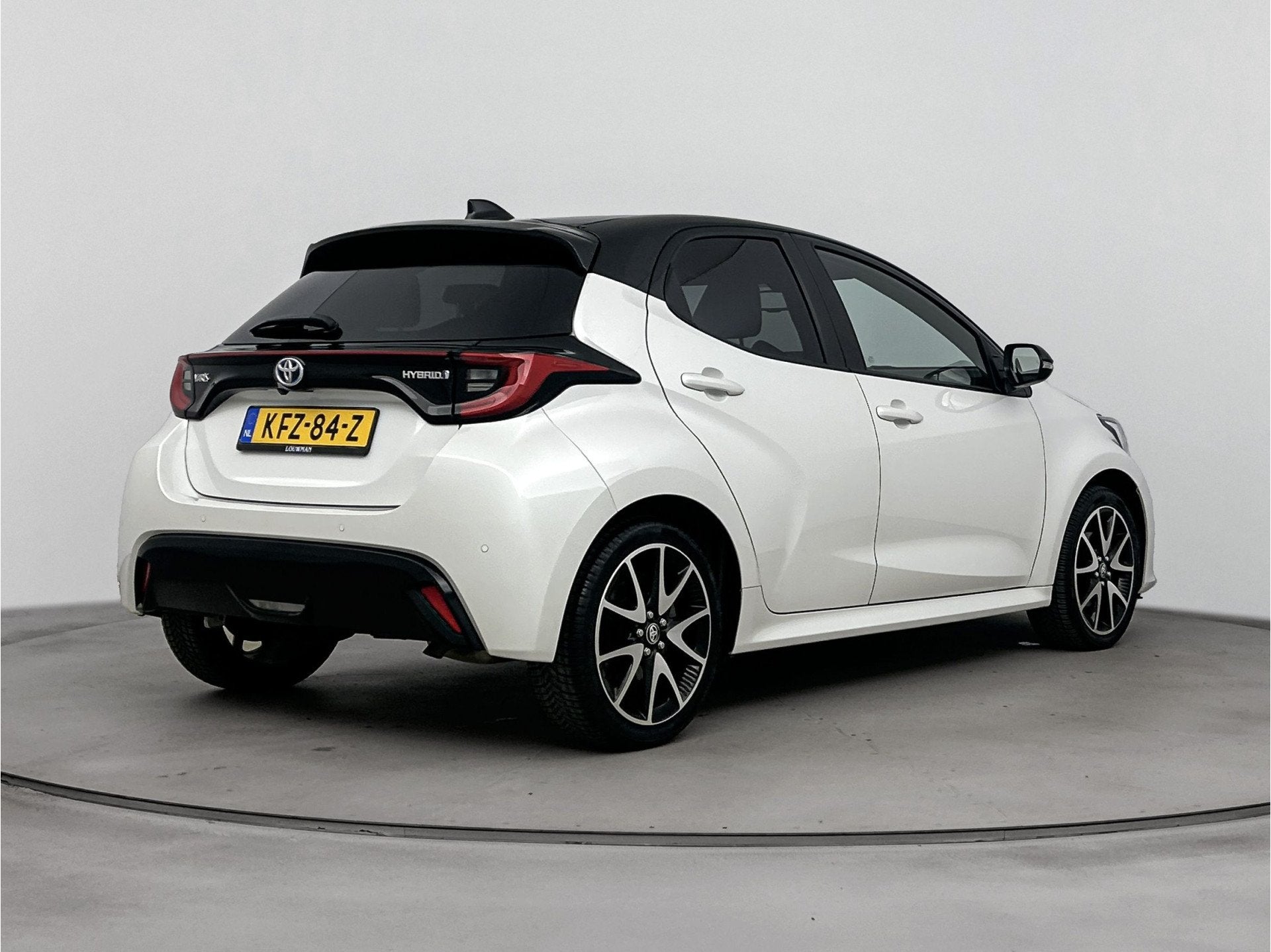 Toyota Yaris 1.5 Hybrid Executive Limited | Parkeersensoren, 12 maanden, 450 kg, Gebruikt, Bedrijf