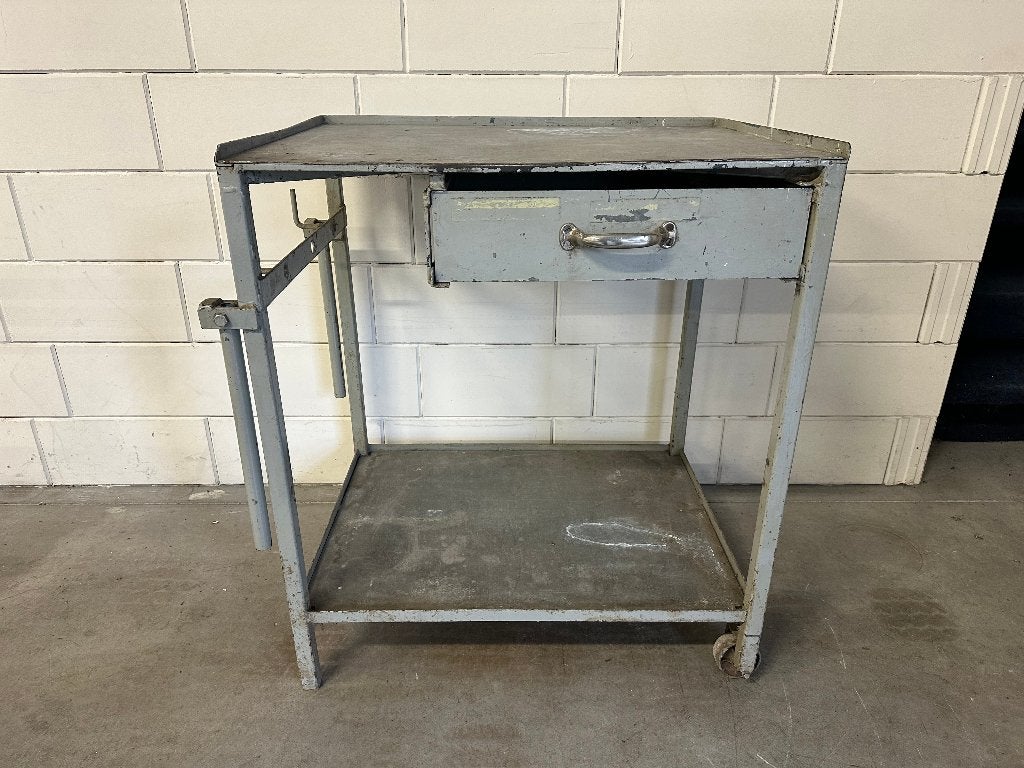 Stalen mobiele werkbank – zeer degelijk en stevig, Doe-het-zelf en Verbouw, Ophalen, Gebruikt, Minder dan 70 cm