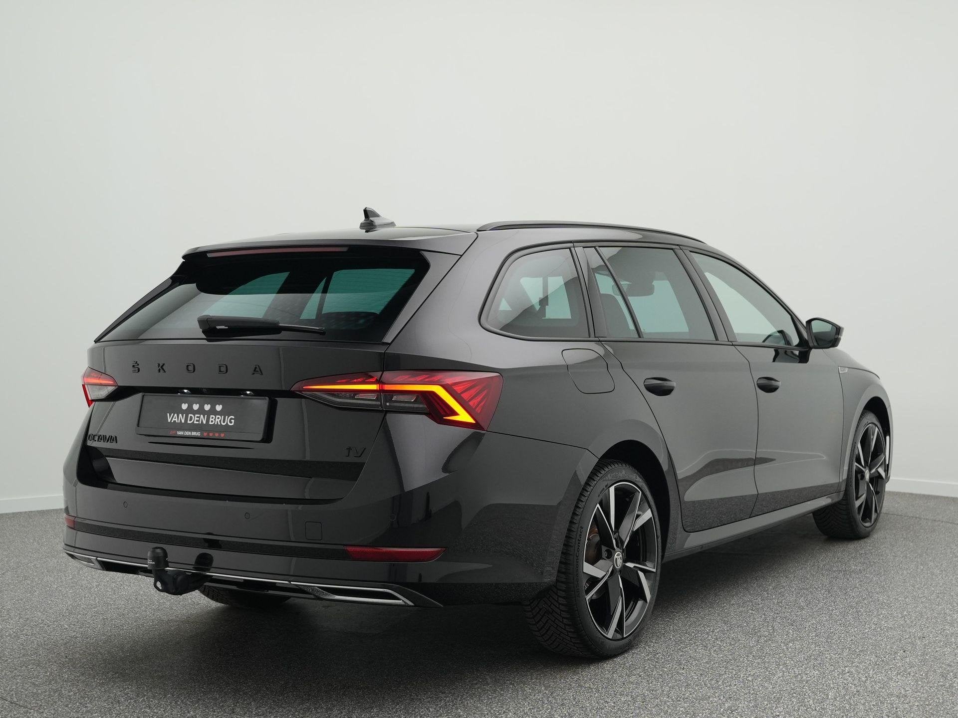 Skoda Octavia Combi 1.4 TSI iV 204 pk PHEV Sportline Busines, Auto's, 1556 kg, Stof, Gebruikt, 4 cilinders