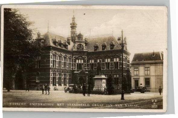 Utrecht Universiteit volk auto's  fotokrt st 1933 zie info