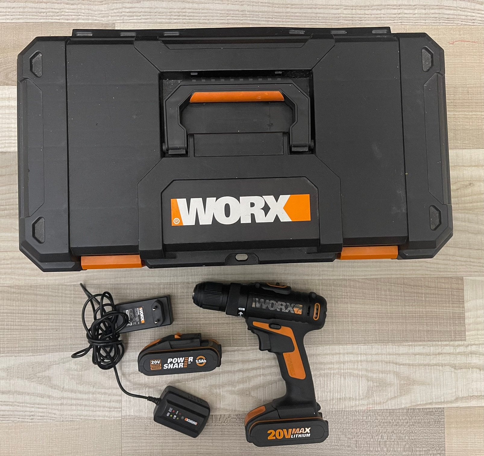 Worx schroefmachine 20v 2 x accu te koop, Doe-het-zelf en Verbouw, Gereedschap | Boormachines, Gebruikt, Boor- en Schroefmachine