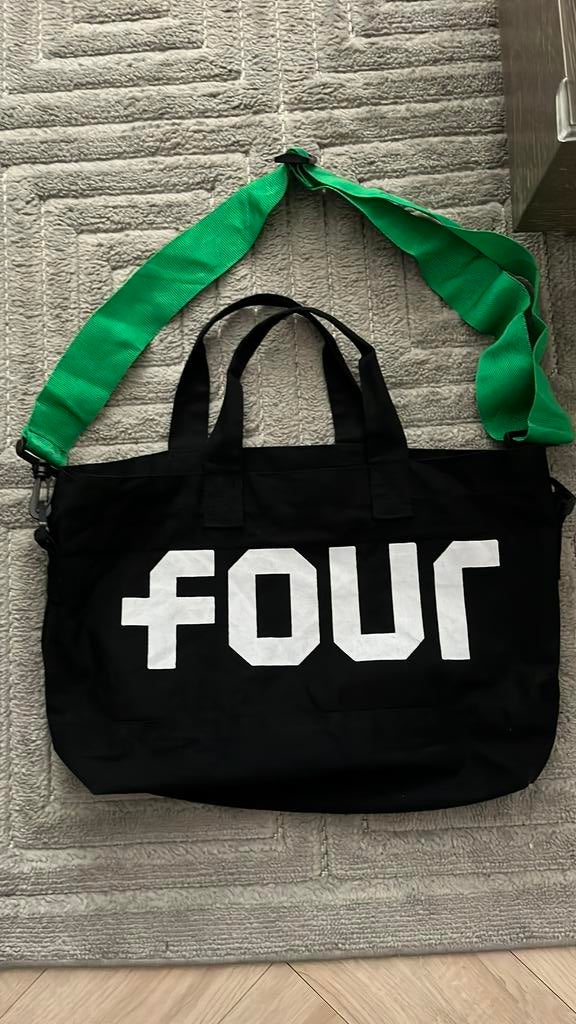 Four tas, Ophalen, Zo goed als nieuw, 30 cm of meer, Minder dan 35 cm