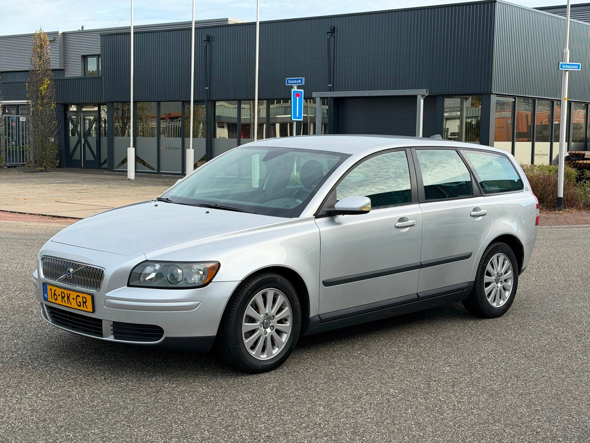 Volvo V50 2.4 Momentum Aut. trekhaak, Verwarmde buitenspiegels, Gebruikt, 700 kg, 2435 cc