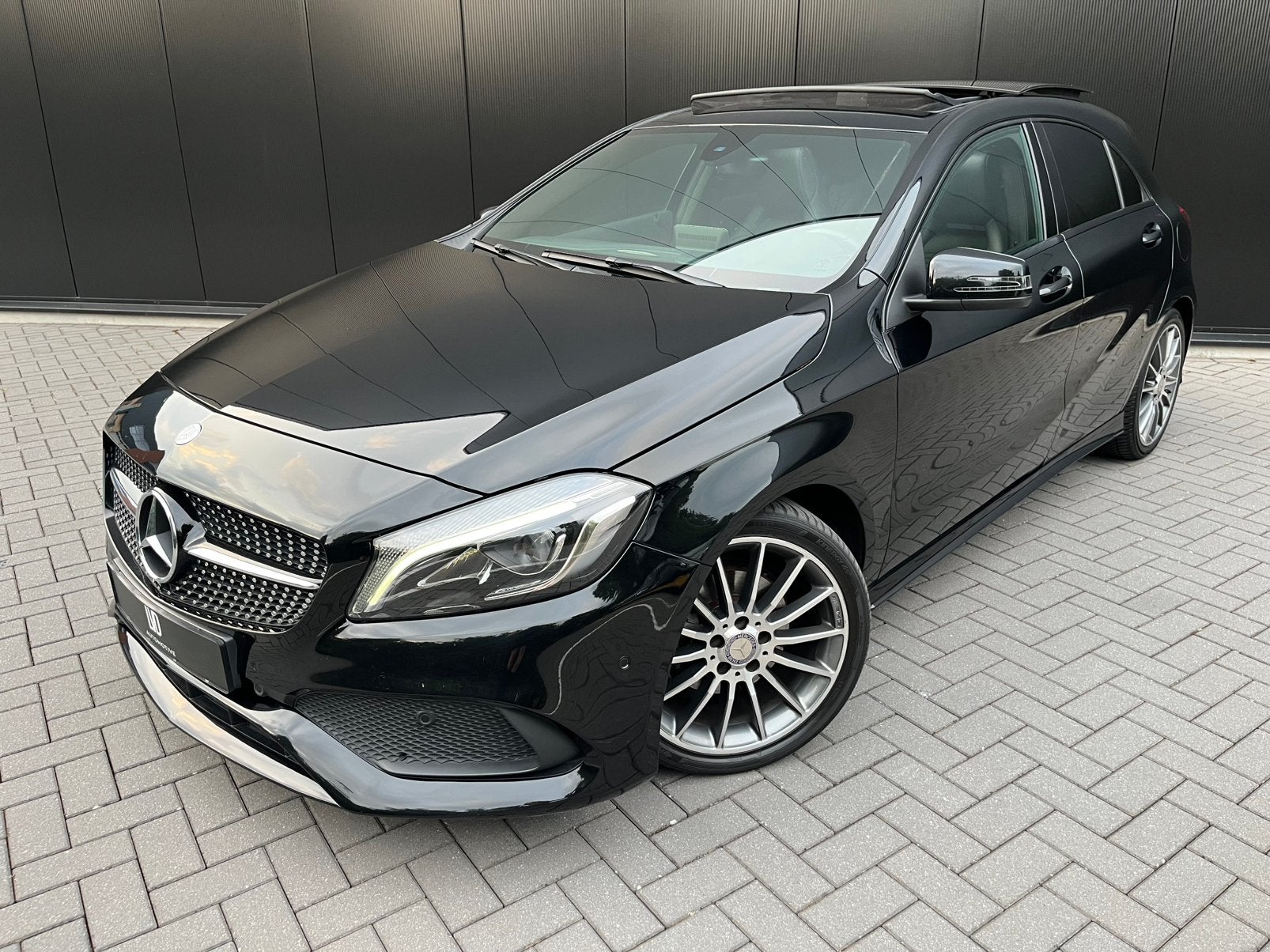 Mercedes-Benz A-Klasse A200 AMG NIGHT PANO CRUISE STOELVERWA, 4 cilinders, 157 pk, Zwart, 1595 cc