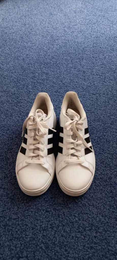 Adidas sportschoenen wit maat 39 - Zo goed als nieuw, Kleding | Dames, Schoenen, Adidas, Ophalen of Verzenden, Zo goed als nieuw