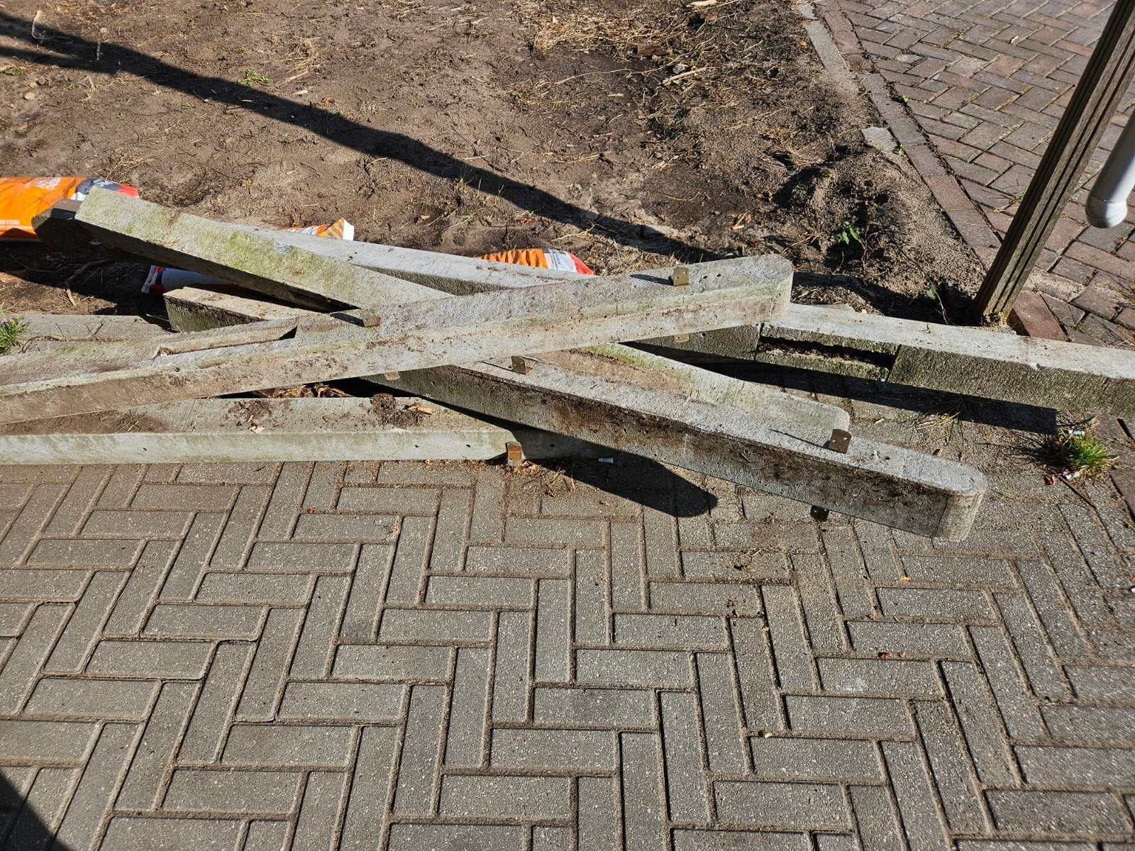 Betonnen schuttingdelen: balken, palen en platen, Tuin en Terras, Ophalen, Gebruikt, 250 cm of meer, Overige typen