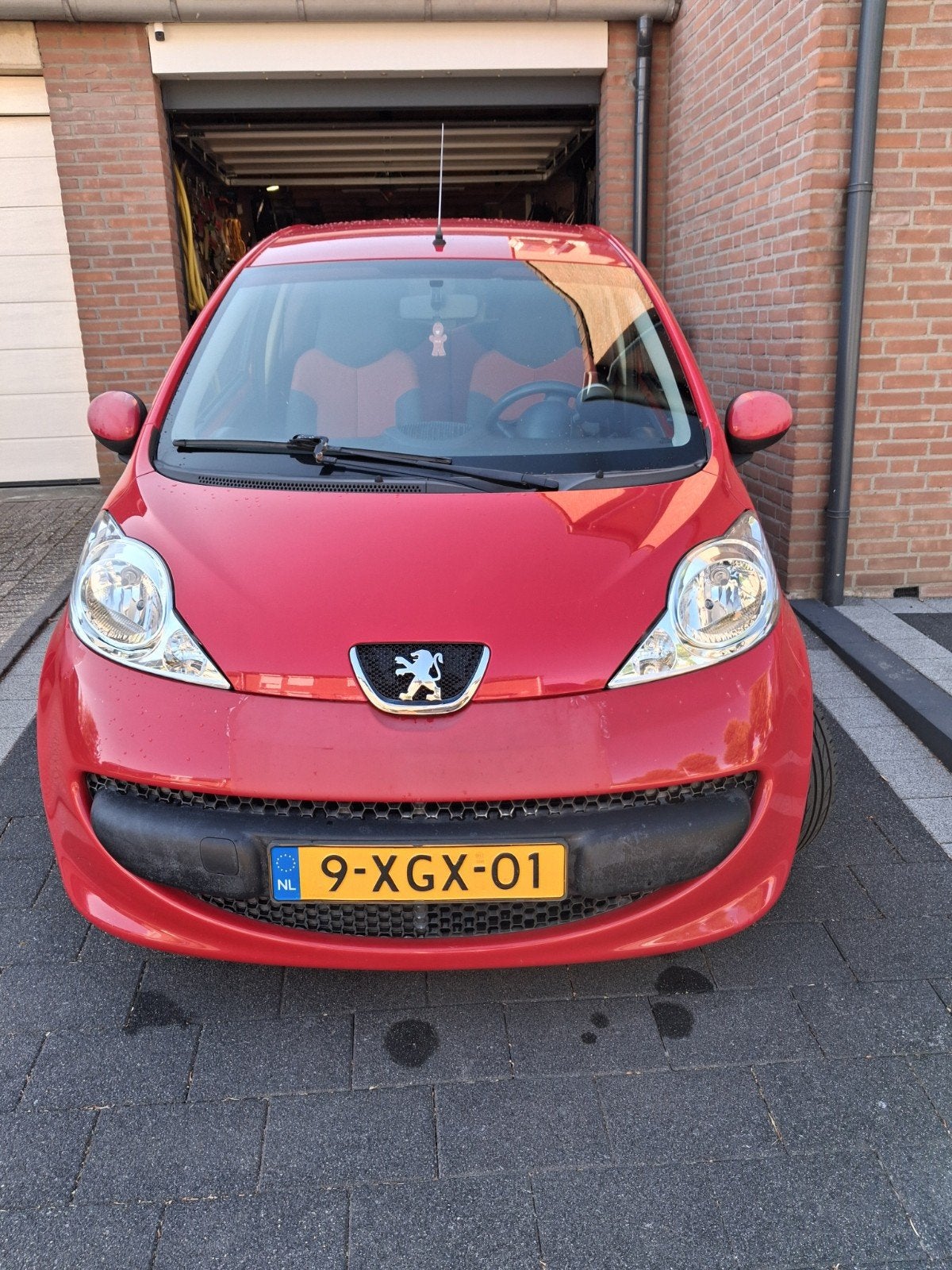 Peugeot 107 1.0 12V 3DR 2007 Rood, Auto's, Peugeot, Voorwielaandrijving, Stof, 4 cilinders, 4 stoelen