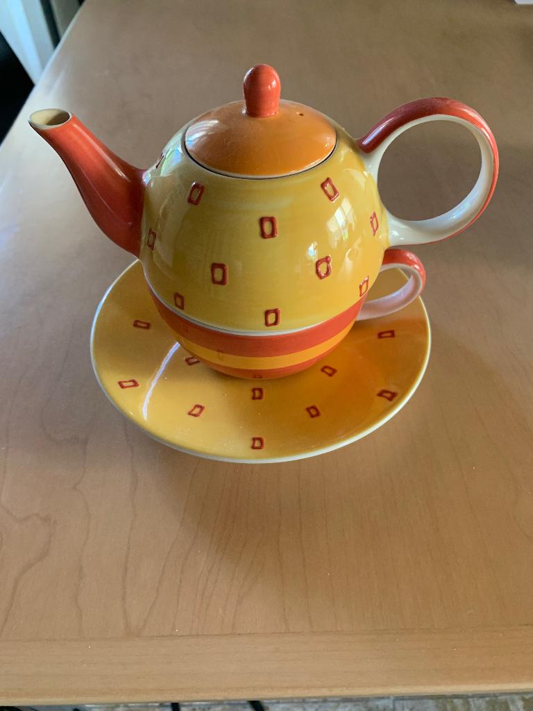Theepot met kop en schotel ineen, Nieuw, Ophalen of Verzenden, Overige stijlen, Kop(pen) en/of Schotel(s)