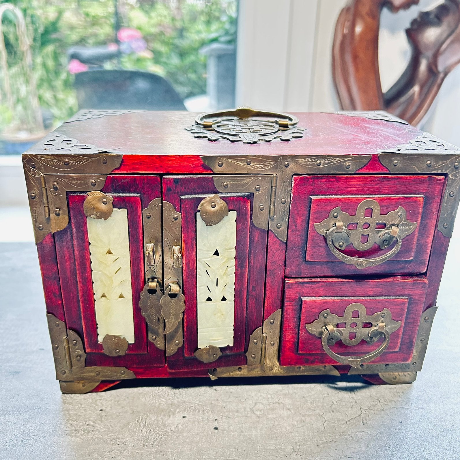 Antiek Chinees sieradenkist, Koper en Jade, Ossenbloed rood, Ophalen of Verzenden